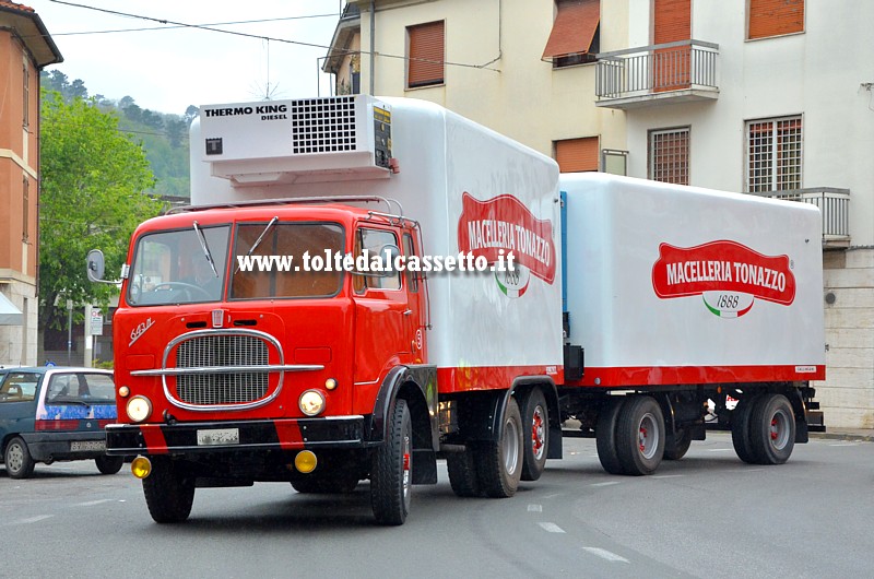 AULLA - Un autocarro FIAT 643 N in versione autotreno, allestito con celle frigorifere per trasporto carni, transita in citt durante la rievocazioe storica del 23 aprile 2017 (Fornovo - Passo della Cisa - S.Stefano di Magra)