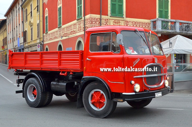 AULLA - Un autocarro FIAT 662 N1 attraversa il centro cittadino durante la rievocazione storica del 23 aprile 2017 (Fornovo - Passo della Cisa - S.Stefano di Magra)