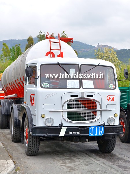 Autocarro FIAT 682 T3 del 1963 con semirimorchio Zorzi a 3 assi