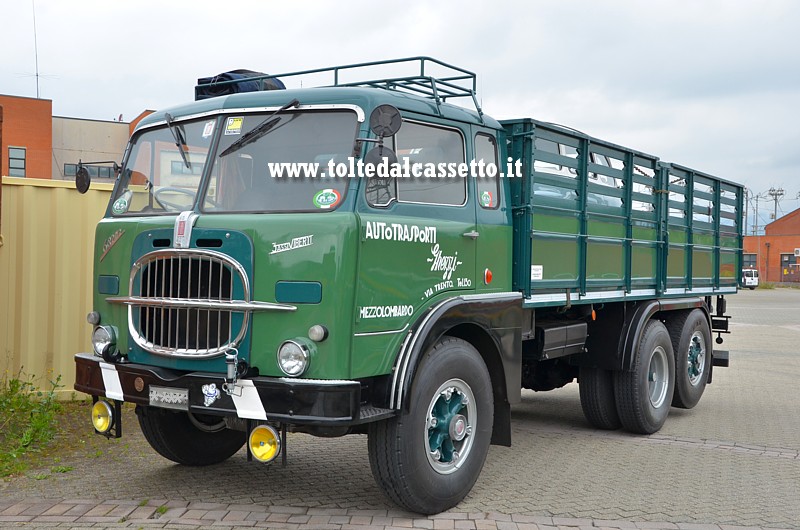 Autocarro FIAT 682 N2 3 assi Viberti