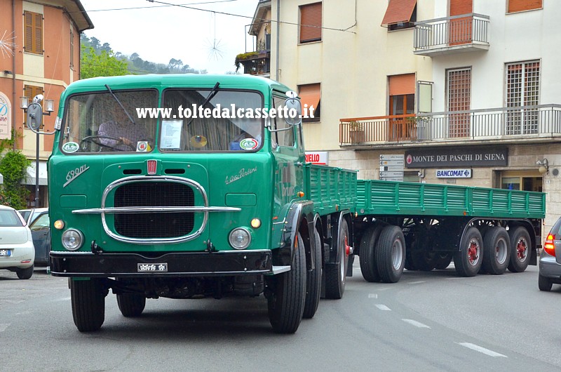 AULLA - Un autocarro FIAT 690 N1 (4 assi Perlini) transita nel centro citt durante la rievocazione storica del 23 aprile 2017 (Fornovo - Passo della Cisa - S.Stefano di Magra)