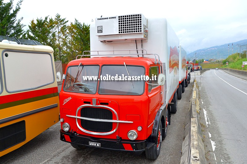 Autocarro FIAT 690 N4 in versione autotreno, allestito con celle frigo per il trasporto di carni