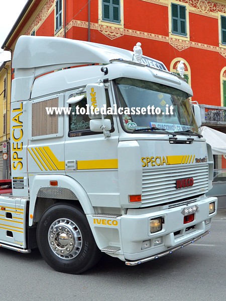 AULLA - Un autocarro IVECO TurboStar transita nel centro cittadino durante la rievocazione storica del 23 aprile 2017 (Fornovo - Passo della Cisa - S.Stefano di Magra)