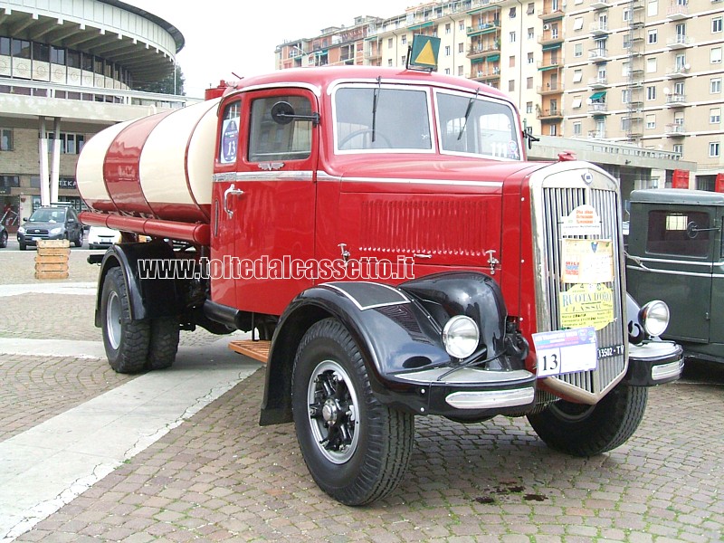 Autocisterna LANCIA 3RO del 1937 - Clindrata 6875 cm3 / Potenza 93 CV / Velocit max 45 Km/h