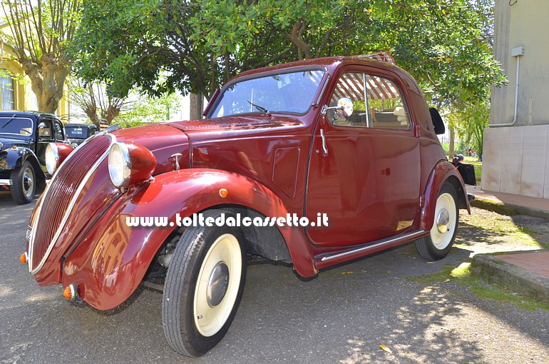 FIAT 500 A Topolino del 1948. Il motore aveva una cilindrata di 586 cm³ ed una potenza di 8 CV