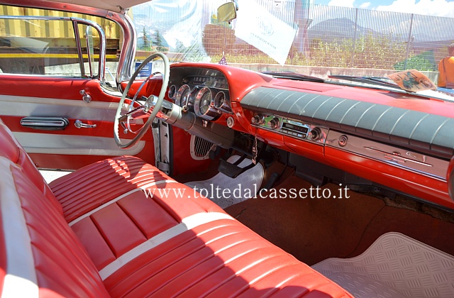 Interno e posto guida di Buick Invicta del 1959