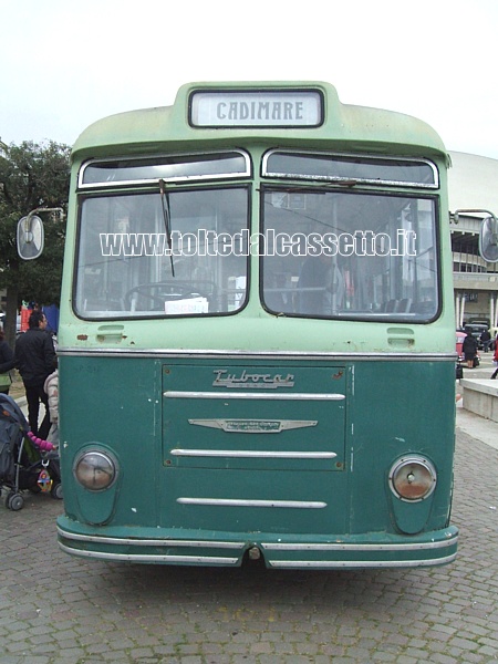 Vista frontale di Filobus TUBOCAR SEAC in servizio a La Spezia dal 1963 al 1985 (collezione storica ATC La Spezia)