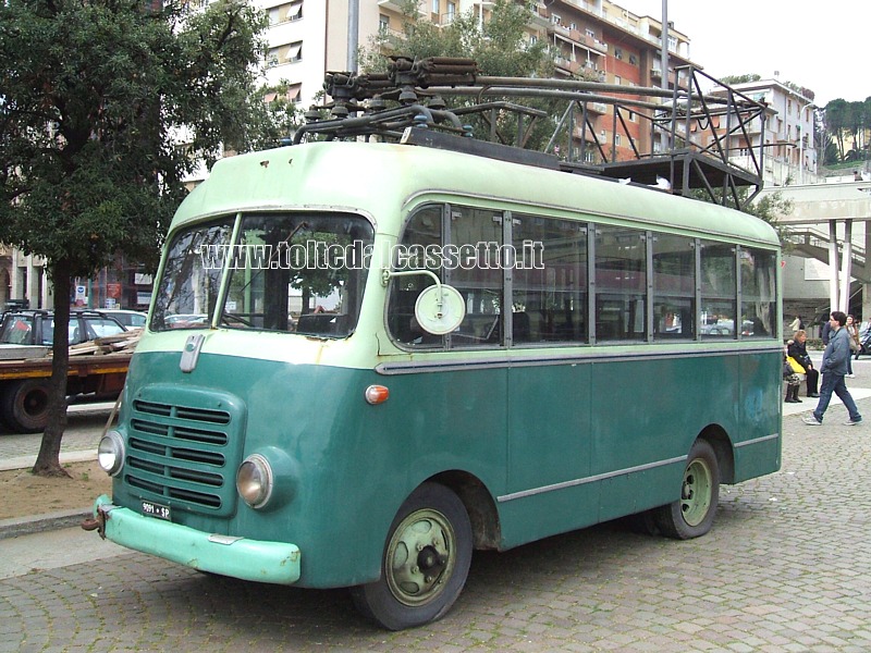 Filobus officina per interventi di manutenzione sulle linee aeree (collezione storica ATC La Spezia)