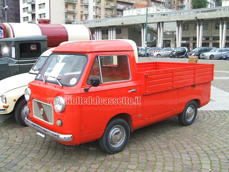 Furgone FIAT 850-T del 1976, allestito Fissore - Alimentazione: benzina / Cilindrata: 903 cm3 / Potenza: 33 CV a 4.800 giri/min. / Cambio: 4 marce + retromarcia / Portata: 600 Kg. / Velocit max: 100 Km/h