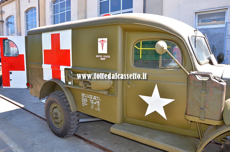 Fiancata di ambulanza DODGE WC-54 (4+2) del marzo 1943