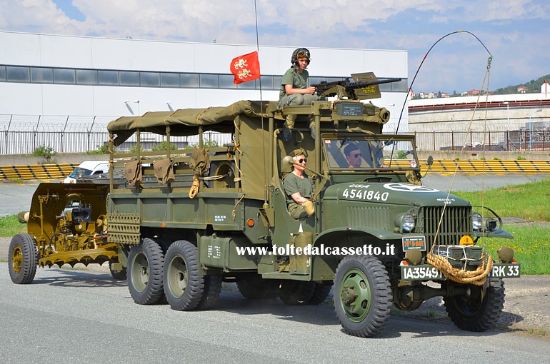 COLONNA DELLA LIBERTA' (La Spezia - Aprile 2018) - Autocarro GMC 352 6x6 cabina aperta con cannone a traino