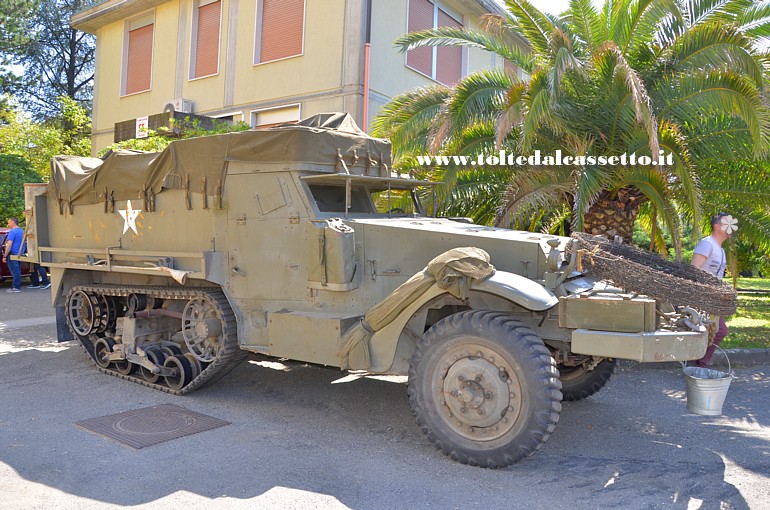 COLONNA DELLA LIBERTA' (La Spezia - Aprile 2018) - Semicingolato blindato WHITE M3 A1 del 1943. Il mezzo era utilizzato per trasporto truppe in zone di combattimento