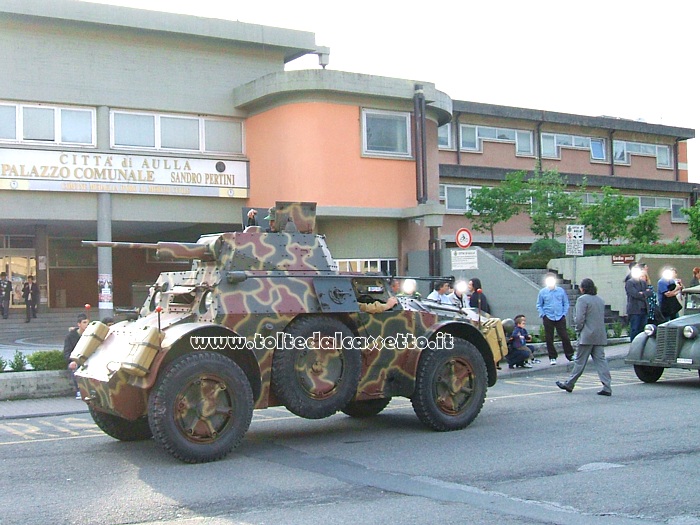 L'Autoblinda FIAT Spa - ANSALDO AB 41/43 si muoveva in entrambi i sensi di marcia. La versione AB-43 poteva viaggiare anche su ferrovia. Venne costruita in circa 450 esemplari