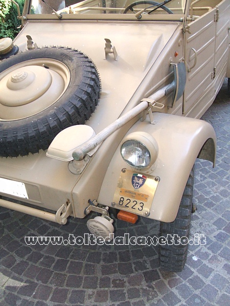 Anteriore e parafango con targa ASI di autovettura VOLKSWAGEN Typ-82 del 1944