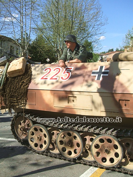 Particolare di semicingolato blindato SD KFZ 251 per trasporto truppe della Wehrmacht. Fu prodotto nel modelli Ausf. A, B, C e D. La sigla SdKfz stava per Sonder Kraftfahrzeug ossia "veicolo per usi speciali"