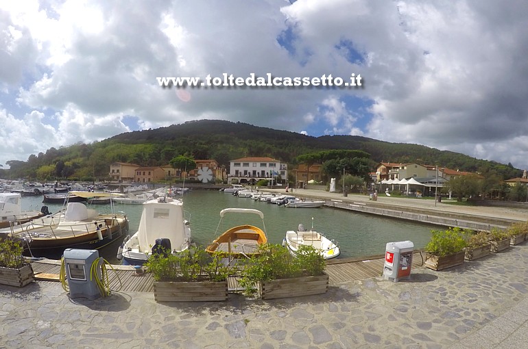 BOCCA DI MAGRA - Abitazioni e porticciolo turistico visti dalla passeggiata lungofiume