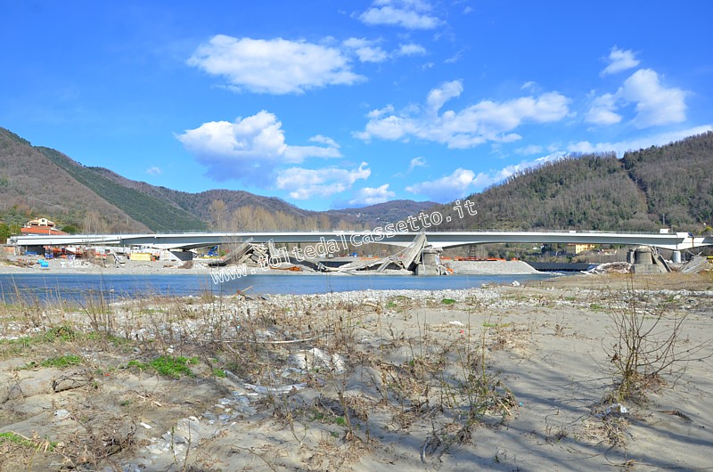 CAOPRIGLIOLA - Letto del fiume Magra con nuovo ponte sulla Strada Statale n 330