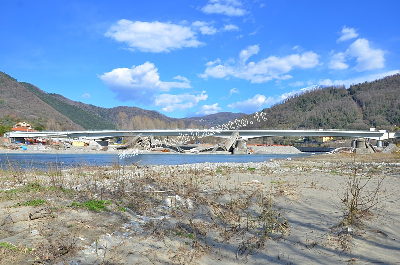 CAOPRIGLIOLA - Letto del fiume Magra con nuovo ponte sulla Strada Statale n 330