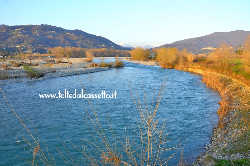 FIUME MAGRA - Paesaggio con vista su Monte Grosso e Caprigliola