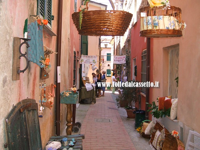 MONTEMARCELLO - Caratteristico vicolo del centro storico