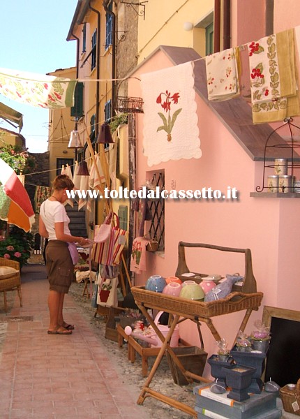 MONTEMARCELLO - Il colore dei mercatini artigianali per le vie del borgo