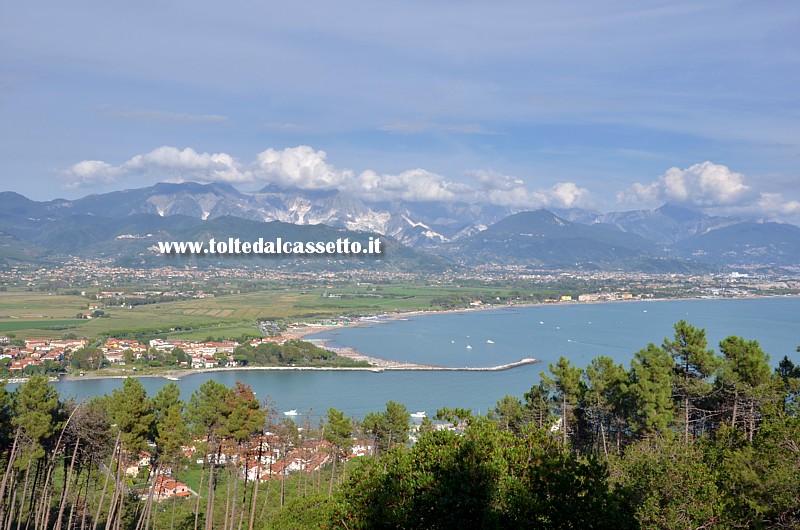 MONTEMARCELLO - Panorama con vista su fiume Magra e Alpi Apuane