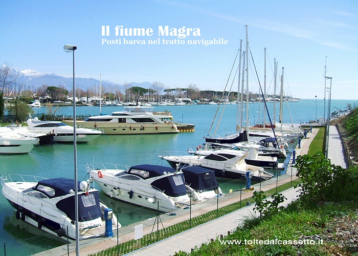 FIUME MAGRA - Insenatura con posti barca nel versante di Bocca di Magra (Ameglia)