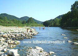 VILLAFRANCA (MS) - Bagnanti sul Magra alla confluenza col torrente Bagnone