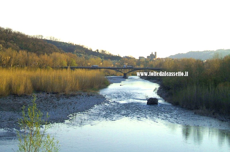 PARCO DEL MAGRA - Tramonto al ponte di Caprigliola-Albiano dietro il quale si eleva la Pieve di Santo Stefano Magra