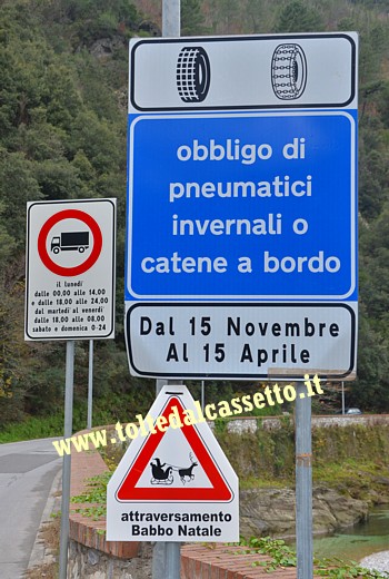 CARTELLI CURIOSI E DIVERTENTI - Segnale di pericolo per attraversamento slitta di Babbo Natale