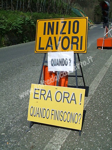 CARTELLI CURIOSI E DIVERTENTI - Segnaletica per inizio lavori stradali che qualcuno ha integrato con: "Era ora! Quando finiscono?"