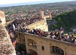 CASTELLO DI MASSA - Visitatori durante Spino Fiorito 2015