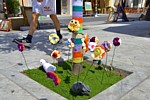 CIBART 2016 (Seravezza) - "Urban Knitting" di Stefania Dini per decorare il fusto e la base di un albero in Via Roma