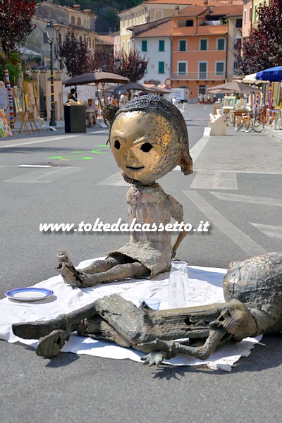 CIBART 2016 (Seravezza) - Scultura in bronzo di David Paolinetti esposta in Via Roma