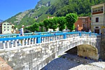 SERAVEZZA - Ponte sul torrente Vezza durante il CibArt 2019