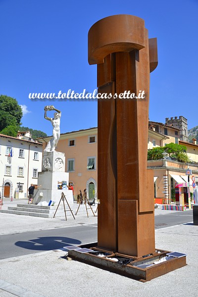 CIBART 2019 (Seravezza) - Scultura monumentale "Dialogue" dello scultore Jrg Plickat