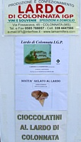 COLONNATA (Alpi Apuane) - Locandina di noto esercizio commerciale della zona che pubblicizza il gelato e i cioccolatini al lardo