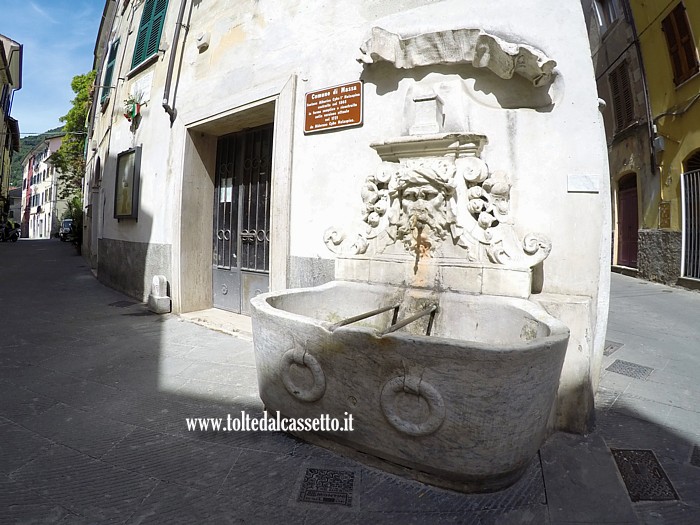 BORGO DEL PONTE di MASSA - La fontana di Alberico Cybo 1 Malaspina