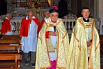 SANTO STEFANO MAGRA (Madonna della Consolazione) - I parroci di Santo Stefano Magra e Codiponte si avviano per la processione