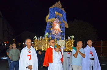 S.STEFANO DI MAGRA - L'effige della Madonna della Consolazione portata in processione durante la festa per il bicentenario dall'arrivo a S.Stefano di Magra
