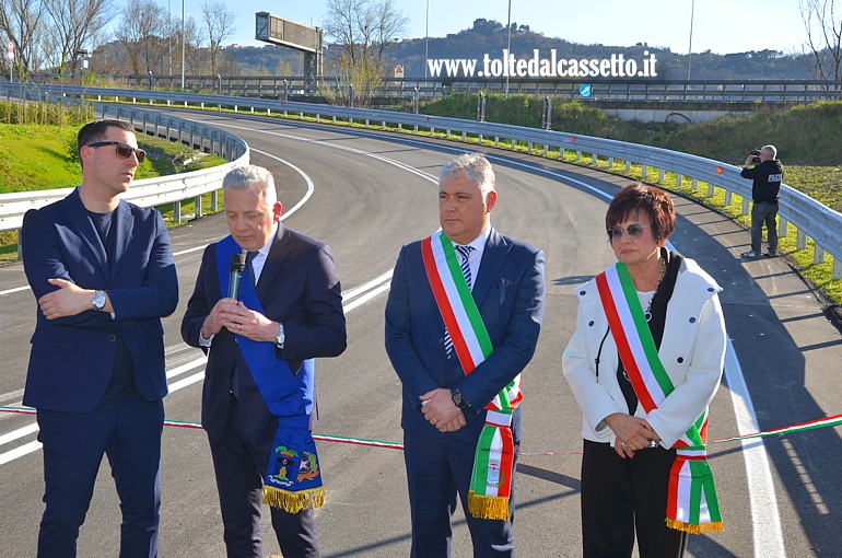 CEPARANA - Alcune autorit� presenti alla cerimonia inaugurale del nuovo ponte fra Ceparana e Santo Stefano di Magra
