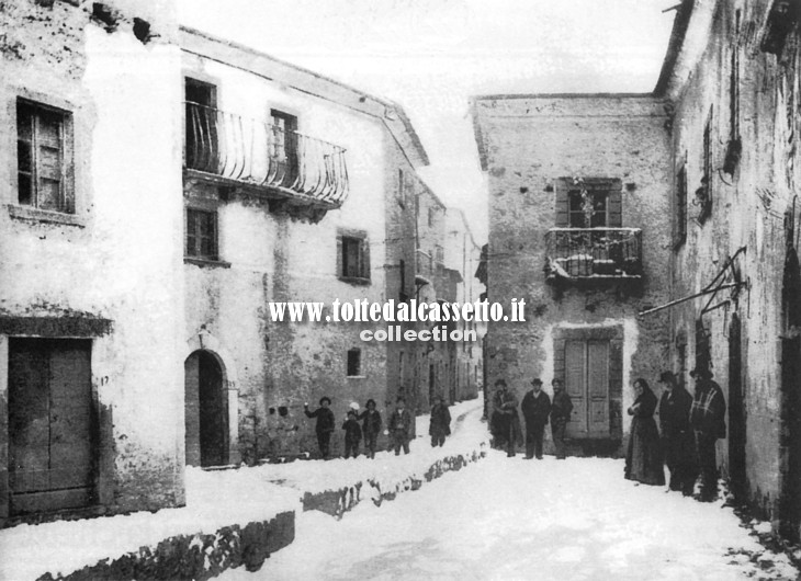 MONZONE (Frazione di Fivizzano) - La Piazza del Ponte in una foto d'epoca