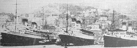GENOVA - Nel 1932 si svolsero i viaggi inaugurali dei transatlantici "Rex" e "Conte di Savoia" qui fotografati alla stazione marittima insieme al "Conte Grande"
