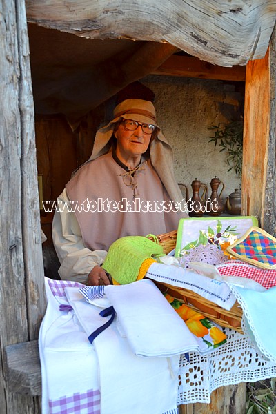 QUERCETA di SERAVEZZA (Presepe vivente) - Biancheria ricamata a mano