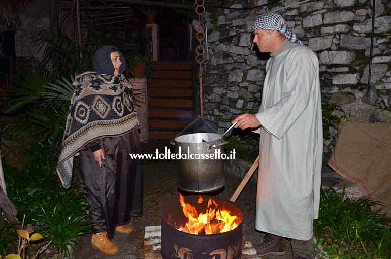 VEZZANO LIGURE (Presepe vivente) - La pentola del Vin Brul