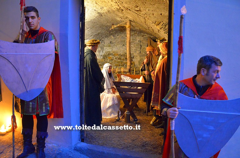 ALBIANO MAGRA (Presepe vivente) - Natività con Re Magi e centurioni