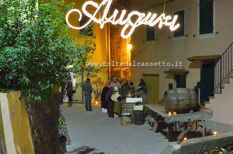 ALBIANO MAGRA (Presepe vivente) - Insegna natalizia e figuranti in Piazza 25 Aprile