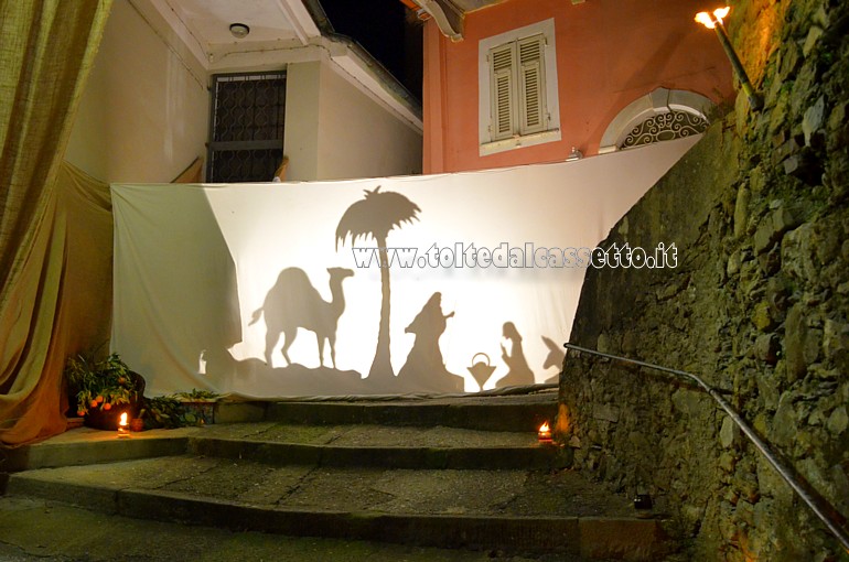 ALBIANO MAGRA (Presepe vivente) - Ombre cinesi nella via centrale del borgo