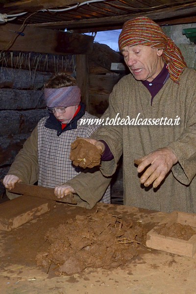 CINQUALE di MONTIGNOSO (Presepe vivente) - Il fabbricante di mattoni