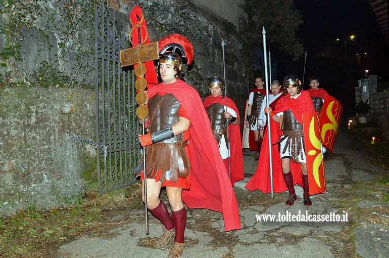 MASSA (Presepe vivente interattivo) - Un manipolo di centurioni si dirige verso l'area presepiale